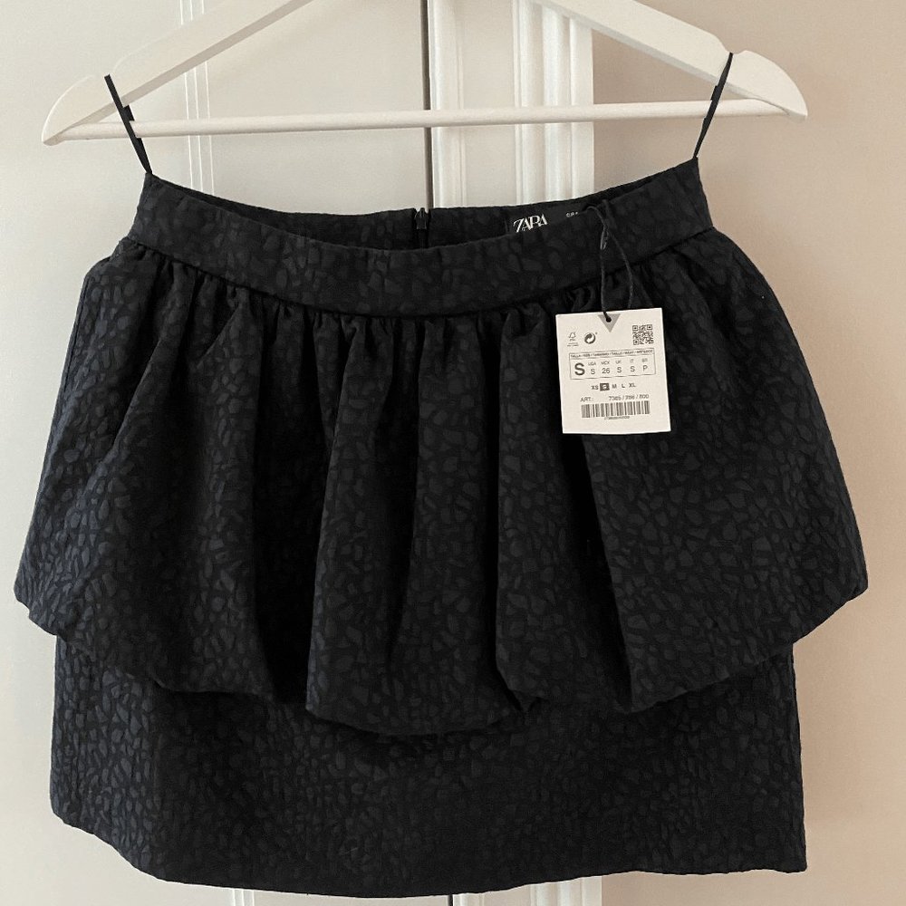 Zara Mini Black Ruffle Skirt - S